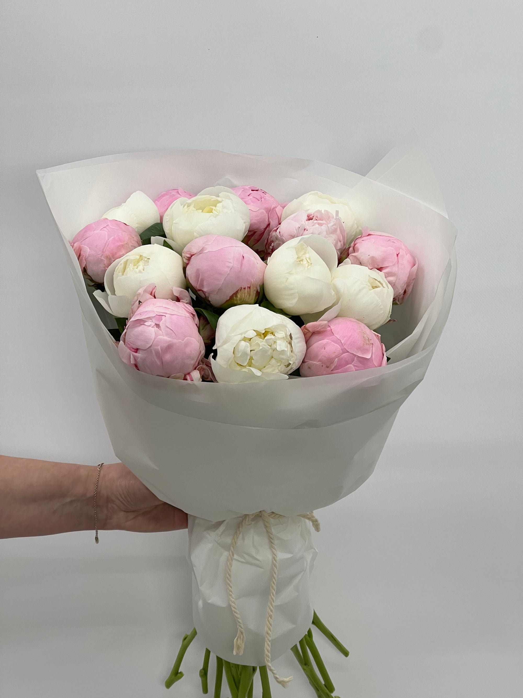 Bouquet de pivoines blanches et roses "French Toast"